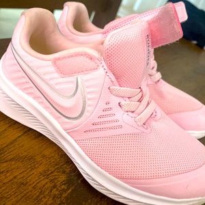 US 11 girls Nike sneakers